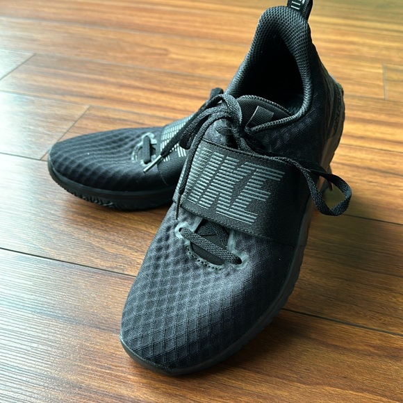 Nike Shoes - 👟👟EUC Nike Renew Athletic Training Sneakers👟👟